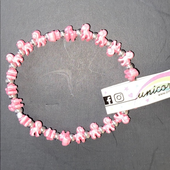 😊FREE😊W/ $15 Purxhase - NWT  Disney brand bracelets - A TOTAL OF 5 - Picture 6 of 6